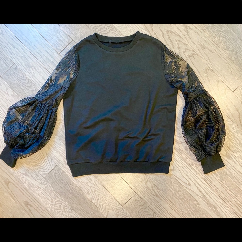 Black lace lantern sleeve top